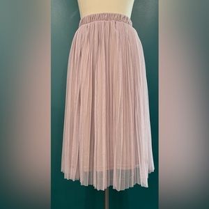 Rue21 dusty purple pleated tulle skirt with elastic waist, sz S